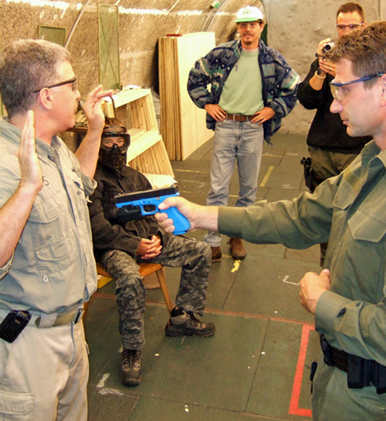 Nahkampftraining bei Combat Week mit Trainer und Teilnehmer