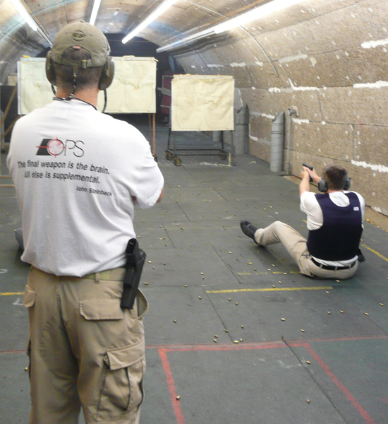 Schiesstraining bei Combat Week mit Trainer